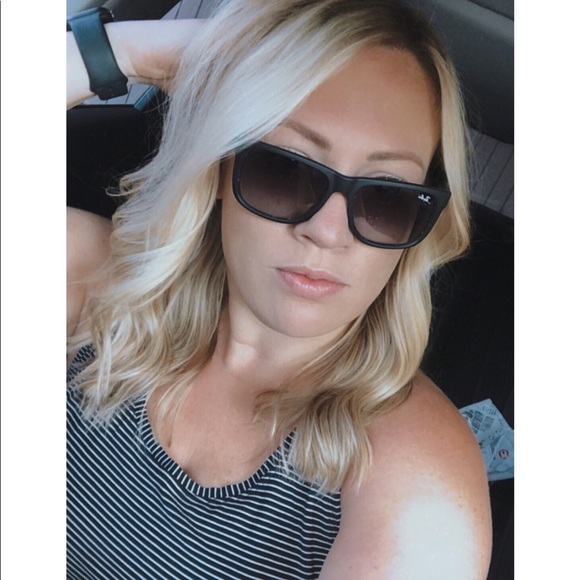 Meet your Posher, Lauren - Picture 1 of 1